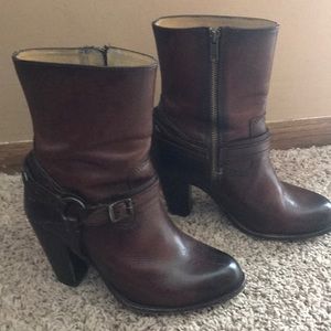 Gently worn brown size 7 Frye booties